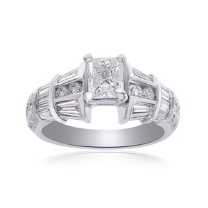 1.90 Carati F-I1 Natural Princess Cut Anello di fidanzamento con diamanti oro bianco 14 carati