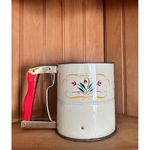 Vintage Androck Handi Sifter Red Wood Handle Floral Tulip Design Kitchen Decor Bakeware