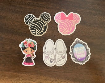 Disney premium vinyl stickers. Use these vibrant stickers to decorate a water bottle, laptop cover or notebook.