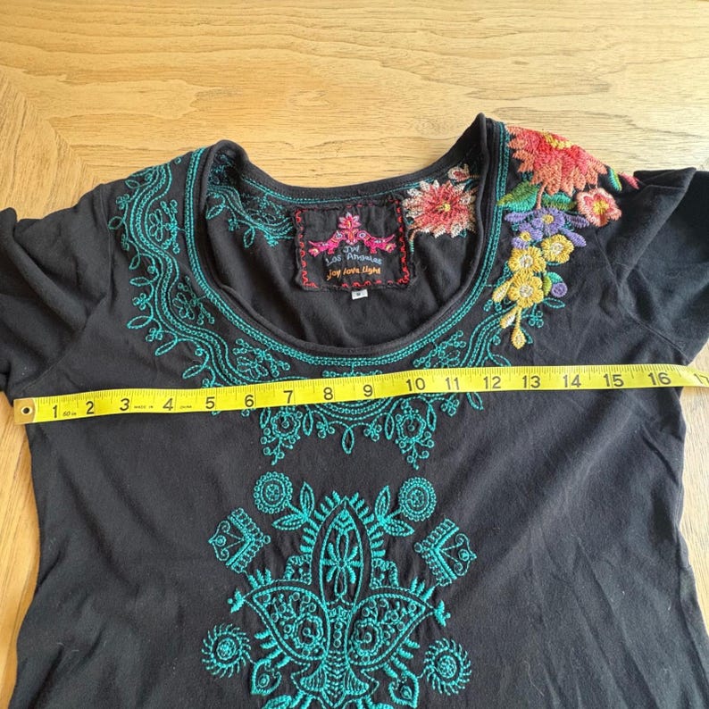 Vestido túnica de algodón negro bordado con flores de JW Los Angeles Johnny Was, talla pequeña, estilo bohemio. imagen 12