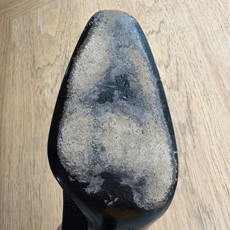 Zapatos de salón Bruno Magli de piel italiana negra con relieve, talla 6B (EE. UU.) imagen 10