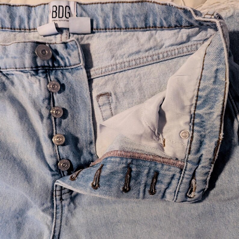 BDG Urban Outfitters Light Wash Distressed Button Fly Slim Straight Jeans Sz 28 image 4