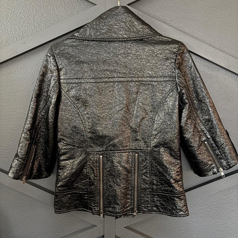 Anthropologie TULLE Metallic Shiny Black Faux Leather Moto Jacket Biker Edgy MED Bild 3