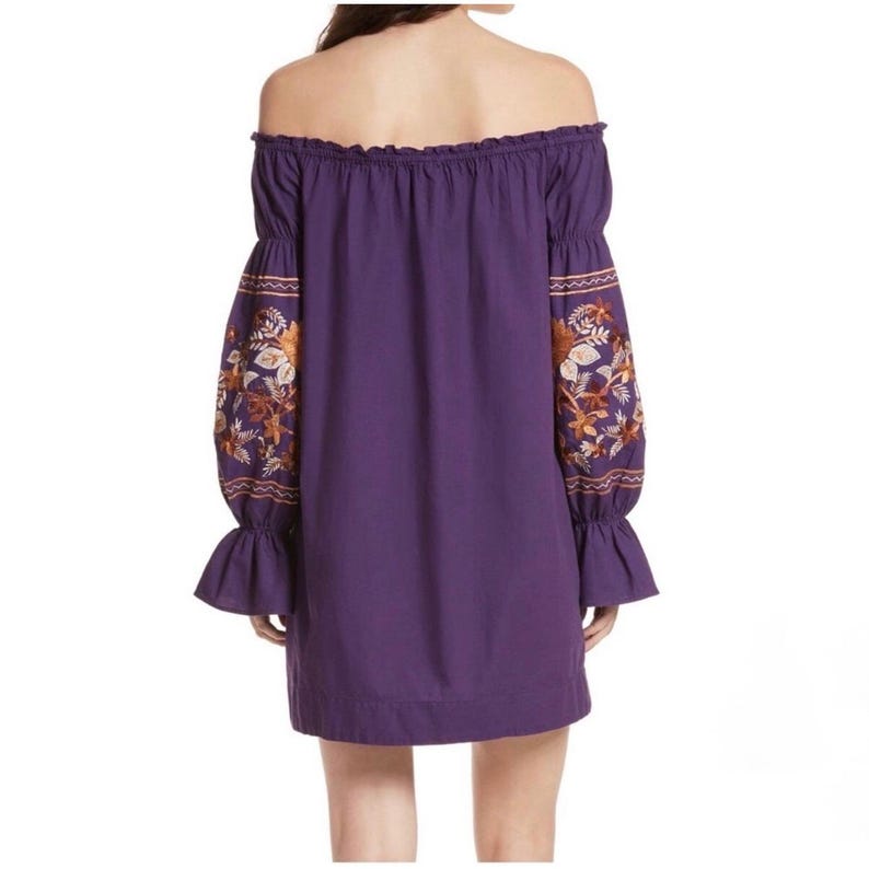 Vestido túnica campesina con hombros descubiertos, bordado floral morado, de FREE PEOPLE, talla XS imagen 2