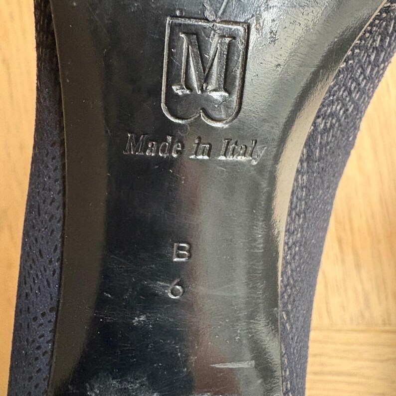 Zapatos de salón Bruno Magli de piel italiana negra con relieve, talla 6B (EE. UU.) imagen 8
