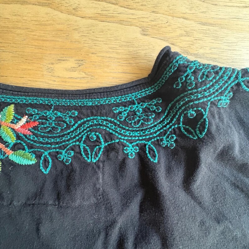 Vestido túnica de algodón negro bordado con flores de JW Los Angeles Johnny Was, talla pequeña, estilo bohemio. imagen 7