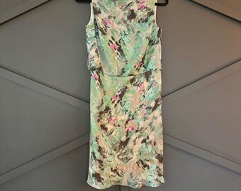 Vestido ANN TAYLOR con estampado floral abstracto verde acuarela, talla 2, estilo blusón, corte tubo, estilo cottage