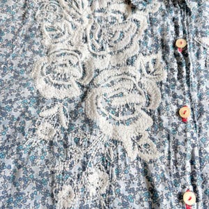 Johnny Was Workshop Blue Floral Dragon Embroidered Lace Button Down Shirt XS image 5