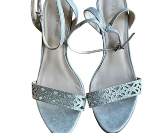 Pelle Moda Silver Metallic Embellished Kitten Heeled Sandals Women's Size 8.5 M