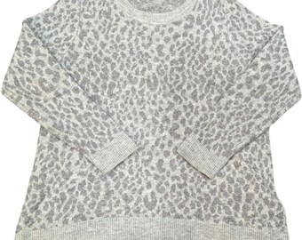 GAP Gray Leopard Print Crewneck Soft Knit Pullover Sweater XL Cozy Animal Print