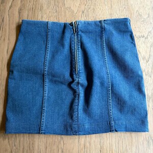 Free People Modern Femme Stretch Denim Mini Skirt Back Zip Sz 12 Festival Indie imagem 2