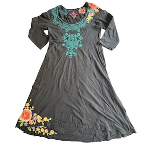 Vestido túnica de algodón negro bordado con flores de JW Los Angeles Johnny Was, talla pequeña, estilo bohemio. imagen 1