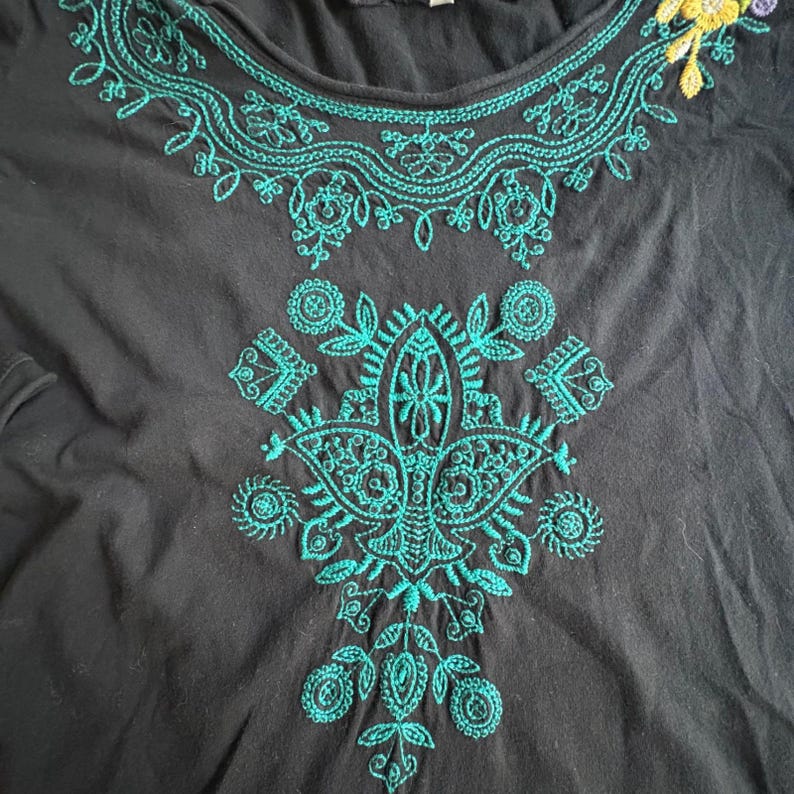 Vestido túnica de algodón negro bordado con flores de JW Los Angeles Johnny Was, talla pequeña, estilo bohemio. imagen 5