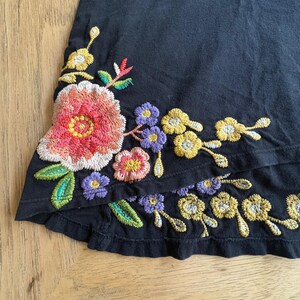 Vestido túnica de algodón negro bordado con flores de JW Los Angeles Johnny Was, talla pequeña, estilo bohemio. imagen 8