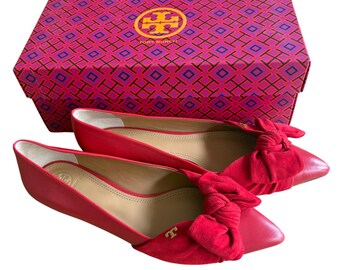 298 TORY BURCH Eleanor Zapatos planos de ante y piel roja con lazo y punta afilada 7.5 M Estilo preppy