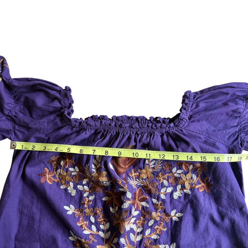 Vestido túnica campesina con hombros descubiertos, bordado floral morado, de FREE PEOPLE, talla XS imagen 11