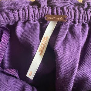Vestido túnica campesina con hombros descubiertos, bordado floral morado, de FREE PEOPLE, talla XS imagen 6