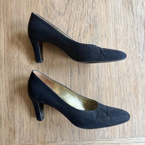 Zapatos de salón Bruno Magli de piel italiana negra con relieve, talla 6B (EE. UU.) imagen 7