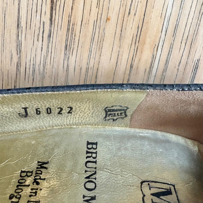 Zapatos de salón Bruno Magli de piel italiana negra con relieve, talla 6B (EE. UU.) imagen 6