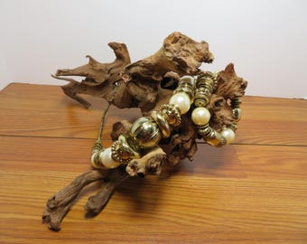 T 649 Vintage  Faux Pearl Gold Tone Neckless With Bracelet 1970 Great Condition