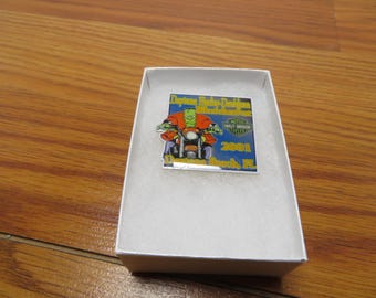 T 630 Vintage Daytona Beach Florida Harley Davison Dealer 2001 Biketoberfest Enamel Vest Pin Brand New