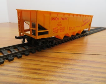 H 742 HO Bachmann Union Pacific Hopper 52040 Vintage Pre-Owned Nice Shape