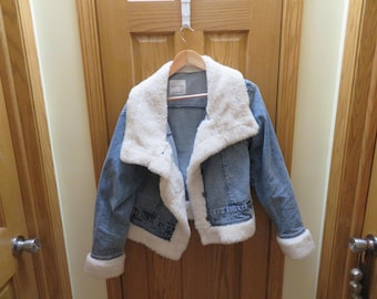 T 763 Celebrity Pink Girl's Jean Jacket With Fleece Trim Size L - Great For Stable Or Casual Wear Brand New Old Stock 1990