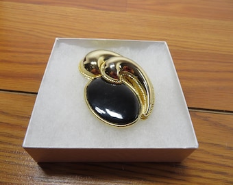 T 648 Vintage France Gold Tone Black Brooch Great Condition