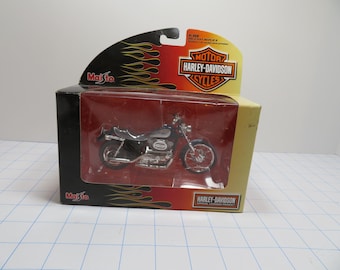 P 353 Maisto Harley Davidson 2002 XL 1200C Sportster Die-Cast 1:18 Scale Brand New Old Stock