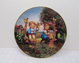 H 435  MJ Hummel "Apple Tree Boy & Girl" Plate Danbury Mint MJ6061 1989