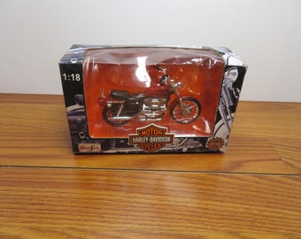T 836 Maisto Die Cast 1997 XL1200C Sportster Custom Brand New Old Stock