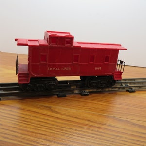 P 61 O/27 Gauge Lionel Caboose 1007 Well Weighted Metal Wheels Post War 1950 Great Shape