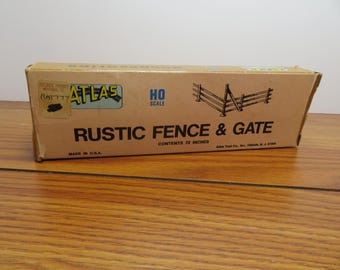 T 933 HO Atlas Vintage 1980 Rustic Fence & Gate #777 In Original Box - Great Shape