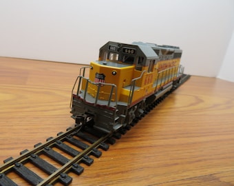 P 196 HO Bachmann EMD G40 Engine Union Pacific 660 With Headlight Brand New Old Stock