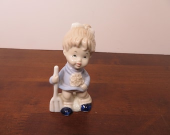 F 196 Vintage 1960's UCGC Porcelain Little Girl With Flowers - No Chips Or Cracks Made In Taiwan