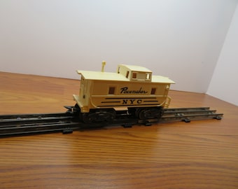 MH 838 O Gauge Marx Pacemaker Caboose NYC Cream Color Post War 1960 Great Condition