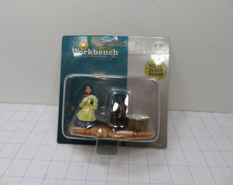 MH 610 Santa's Workbench 2003 Porcelain Gin Figurine Vintage New
