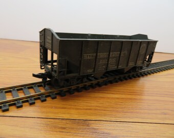 H 743 Athearn B & O Hopper 233507 pre-Owned Weathered Well  - Nice Shape