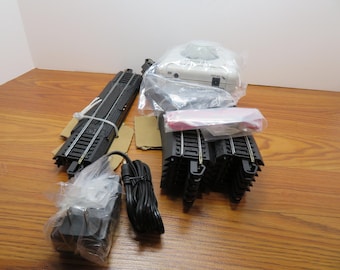 T 410 HO Bachmann EZ Track 18R (12) Curves & (2) Straights With Terminal Track #44211 Transformer With Power Pack - Brand New Old Stock