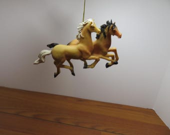 T 599 Vintage 1990's (2) Horses Running Christmas Ornament Resin Hand Painted No Chips Or Cracks 4" - 5" L x 2" - 3" H