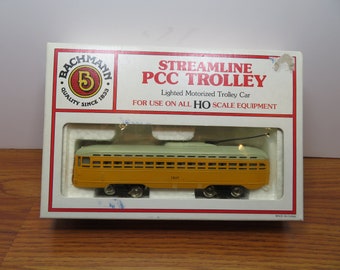 P 193 HO Bachmann #62946 Streamline PCC Lighted Trolley - Moves Forward/Reverse Brand New Old Stock