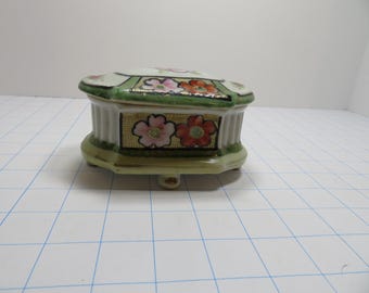 H 852 Vintage Beautiful Colorful Hand Painted Porcelain Trinket/Jewelry Box - Japan No Chips Or Cracks Mint