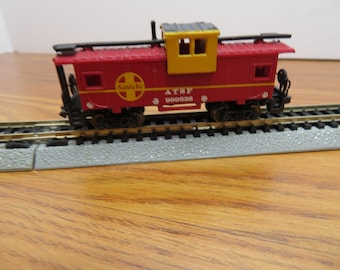 MH 878 N Gauge Bachmann ATSF Caboose 999628 Brand New Old Stock