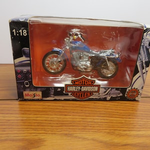 Maisto Die Cast Harley Davidson 1:18 Scale 2000 FXDL Dyna Low