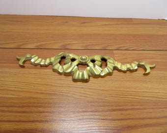 T 654 Vintage 1980 French Ribbon/Bow Wall Hanging Rococo
