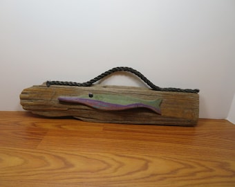 T 313 Nautical Hand Carved Wooden Parrot Fish On Driftwood & Hand Painted - New Wall Hanging