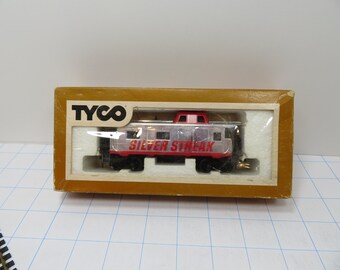 H 246  HO Tyco Caboose Silver Streak 1980's Vintage