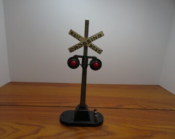 T 907 O Gauge Lionel #154 Crossing Signal 1950's Nice Weathered Condition Works Great