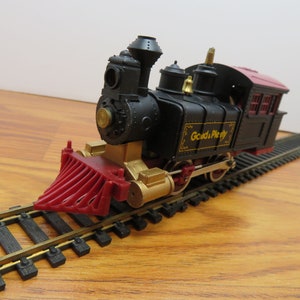 P 283 HO Life-Like Good & Plenty 0-4-0 Engine #24090 With Headlight Runs Great Brand New