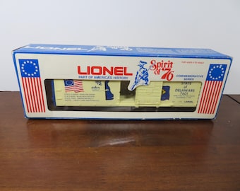 F 304 O Gauge Lionel 1974 State Of Delaware 7601 Box Car With Sliding Doors - Well Weighted Brand New Old Stock
